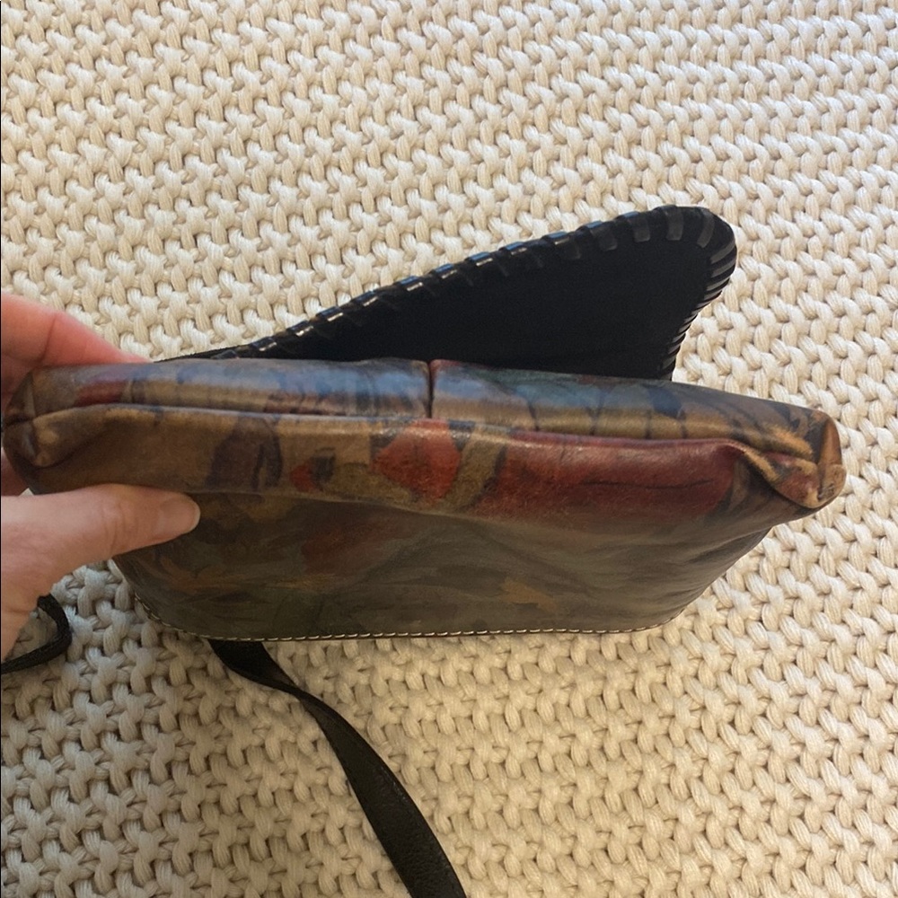Patricia Nash Floral Patterned Leather Crossbody Bag - Picture 5 of 8